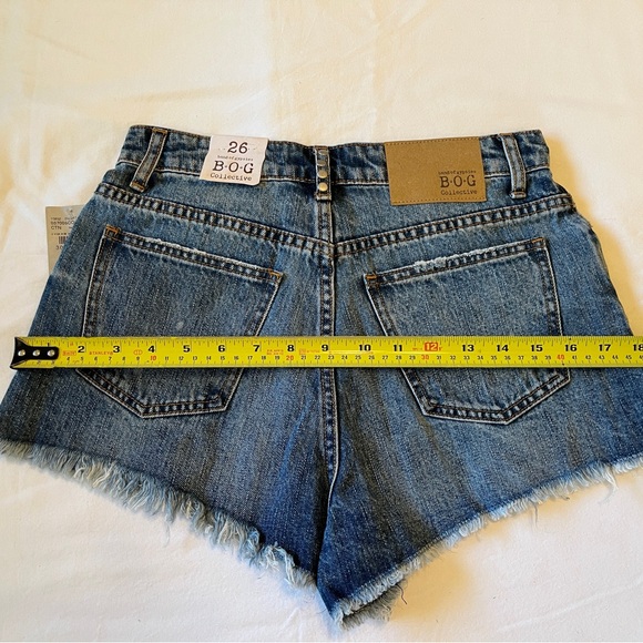 BOG Collective Buckle Charlotte Distressed Jean Shorts with Rivets Size 26 NWT - Picture 5 of 10